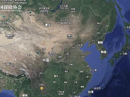 男子倒吊悬崖命悬一线 5名大学生绝境救援 几十米垂直落差,绳索死死卡住,他头部重伤倒吊在岩壁上,血流不止。绝望时刻,5名大学生果断出手,徒手攀爬、重设锚点,接力消防……历经5个多小时,抢出一条生命之路。#探险 #救援