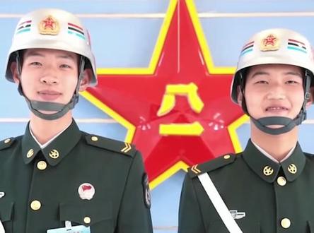 “发新衣服啦!”近日,全军部队陆续发放21式作训服,新式作训服正确的穿戴方式也要学起来!