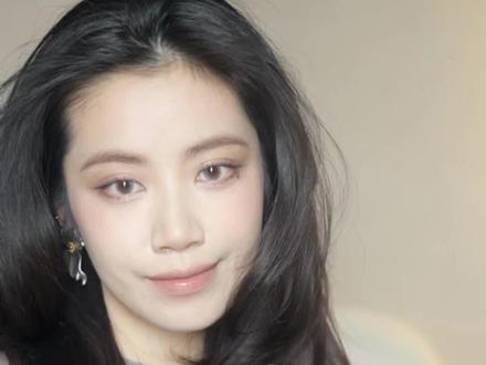 最近真的好喜欢亮亮的口红#口红试色 #凸嘴 #镜面唇釉