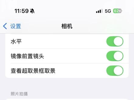 99%用户没开的iOS 18.1.1的11个隐藏功能!
教学!打开后整台iPhone升一个等级‼️⚠️
1、「设置」—「相机」(图1)
拍照模式中的人像,哪怕用主摄拍照,后期也可打开人像模式
2、「设置」—「操作按钮」(图2、3)
新增控制项目,有很多便捷操作,之前是没有的
3、「设置」—「Apple账号」—「登陆与安全性」
(图4)
打开自动验证,更快速通过验证
4、「设置」—「App」—「safari」(图5、6)
打开防止跨网站追踪、需要Face ID解锁私密浏览、打开诈骗网站警告
关闭自动离线储存
5、「设置」—「App」—「照片」(图7、8)
打开使用Face ID(防止别人查看隐藏照片)、传输Mac或PC保留原片(不开Airdrop不能传输原始文件)
6、「设置」—「通用」—「隔空投送」(图9)
打开“将设备彼此靠近”(两台iPhone靠近可直接激活隔空投送,“使用蜂窝数据”(当网络不好或者走远,还能靠蜂窝网络传输。
7、「设置」—「通用」—「隔空播放与连续互通」(图10)
打开接力(可跨设备复制粘贴,相当好用!)、打开互通连接相机(Mac可调用iPhone作为摄像头拍摄(仅限有多台Apple设备用户)
8、「设置」—「通用」—「自动填充与密码」(图11)
打开“使用后删除”,用过的短信、邮件验证码将自动删除,强烈推荐打开
9、「设置」—「App」—「信息」(图12)
打开保留信息1年,将自动清理1年前的信息,减少内存占用
10、「设置」—「辅助功能」—「Siri」(图13)
调整“Siri暂停时间”至最长,将可以慢速说指令,Siri也会耐心等待你说完
11、「设置」—「辅助功能」—「触控」(图14、15)
打开“轻点或轻扫唤醒”,锁屏界面直接做上滑手势即能解锁屏幕
打开“防止锁定被用来结束通话”,避免通过过程误触电源键结束通话
tips:
点赞收藏用起来!关注我,了解更多数码技巧!谢谢
#iphone #数码科技 #手机 #手机使用技巧 #小技巧你学会了吗