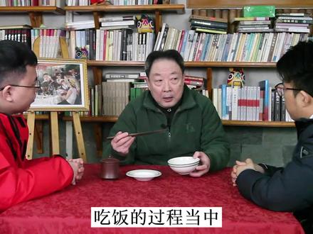 用筷子敲碟敲碗、乞食、抢食...在正式场合不注意的时候就容易闹笑话。#传统文化时光瓶 #萌知计划 #知识大拜年 #礼仪之邦 #筷子 @抖音青少年