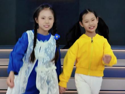 “彪哥”大师哥:玉芬啊玉芬~ 闺蜜:我的玉芬我来守护!
佳宜:我只想做一个安静的女孩子👧#玉芬啊玉芬你让彪哥好伤心 #挑战玉芬啊玉芬 #小戏精来了 #搞笑视频 #抖音热歌