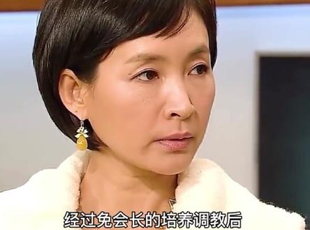 #上热门 #下集更精彩 #上热门视频 女人狠起来光着脚踩碎玻璃上