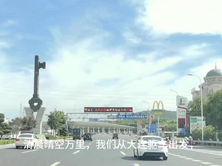 赤峰,蒙古语名乌兰哈达,意为红色山峰,因城东红山赭红色山体得名;旧称昭乌达盟,意为“百柳之地”
城市名片·赤峰对夹(非遗小吃)
酥皮火烧夹熏猪肉,外皮酥脆、熏肉咸香,街头老店人均15元即可吃饱。
草原羊肉必吃
清水手把肉、烤羊排、羊蝎子,本地散养羔羊几乎无膻味,搭配韭菜花;蒙古铜锅咸奶茶、奶皮子、羊血肠是经典搭配
本地特色主食
敖汉荞麦拨面、排骨蒸饺、咸鲜口锅包肉(区别东北酸甜)
#自驾游 #赤峰 #旅行 #地方特色美食 #老百姓关心的话题