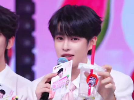 幸运咖:下次代言还找你 @W-小飞🐝(喜悦) #喜悦小飞 #喜悦X #喜悦男团 #幸运咖 #这一杯我粉了