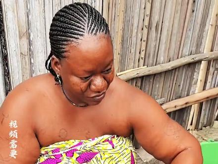 这就是非洲小孩的,洗澡过程,只有强者才能够活着长大#有趣的冷知识 #科普一下 #奇闻趣事