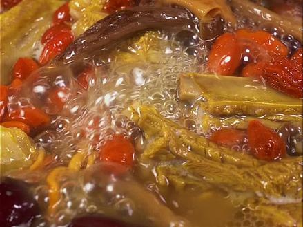 婆婆从小就告诉我,冬天要多喝羊肉汤#菌菇汤#汤 #为你煲汤