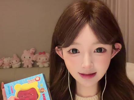ASMR|那些好听但不属于助眠道具的项目 超级可爱的娜塔莎来啦!没想到这小东西咀嚼音意外的好听耶~下期想听我拍什么可以评论哦 专辑给大家更新了暗光小猫舔手!宝宝们记得看!!!!#asmr助眠视频 #声控助眠 #助眠视频 #娜塔莎
