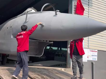 河南平顶山小伙耗费一年之久打造一比一歼10战斗机模型….. 大型军事模型源头工厂 仿真军事模型租赁厂家 大型军事模型租赁厂家 仿真八轮四驱自动挡装甲车模型厂家 大型装甲车步战车运兵车模型厂家 大型坦克厂家 仿真坦克模型厂家 坦克模型一比一 大型坦克模型可载人 大型靶车模型厂家 仿真靶车模型厂家 大型靶车模型生产厂家 大型越野靶车模型厂家 雷达车模型厂家 悍马H1靶车模型厂家 通信指挥车模型厂家 无人驾驶悍马靶车模型厂家 爱国者防空导弹车模型厂家 模拟假目标标靶模型厂家 可开动轮式装甲车步战车运兵车模型厂家 八轮四驱自动挡装甲车厂家 大型坦克厂家 仿真坦克模型可载人 大炮模型厂家 大炮模型一比一 大炮模型可发射 迫击炮火箭筒模型厂家 景区游乐设备电动小坦克小吉普厂家 大型战斗机直升机模型厂家 会展中心军事模型租赁厂家 国防教育装备厂家 红色研学装备厂家 大型军事模型出租出售厂家 #大型飞机模型厂家#歼10战斗机#大型军事模型厂家#仿真军事模型厂家#军事模型厂家胡先生 内蒙古呼和浩特包头乌海赤峰通辽黑龙江哈尔滨齐齐哈尔鸡西