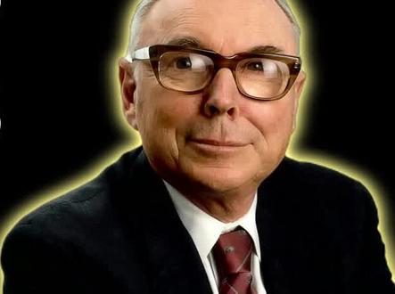 查理芒格:人生就是一场‘熬’出来的胜利(最后一次采访实录) 这是芒格的绝唱,也是一堂关于“如何度过一生”的终极公开课。
最触动我的,不是他对商业帝国的复盘,而是他面对“遗憾”时的坦然。一个富可敌国、被无数人奉为圭臬的智者,竟然在临终前两周还在反思:“如果我当时更勤奋一点,也许能做得更好。”
这让人既羞愧又释然。羞愧的是,我们往往比他年轻,却比他更早失去了对卓越的渴望;释然的是,原来完美的人生并不存在。
芒格用最后的时间向我们展示了什么是真正的“体面”——不是没有遗憾,而是直到生命的最后一刻,依然保持着对世界的好奇,依然保持着理性的思考,依然在用最简单的常识,对抗这个世界的混乱。
在生命最后两周,他本可以躺在功劳簿上享受赞誉,但他选择坐在镜头前,把毕生的智慧揉碎了,最后一次喂给年轻人。
他说每个人都会遇到麻烦,每个人都会有遗憾。重点不是你错过了多少个亿,而是你有没有在每一个当下,选择做正确的事,然后“熬”过去。
在这个浮躁的时代,芒格的这段话像是一剂清醒剂:慢慢变富,好好生活,至死方休。#价值投资#认知升级#查理芒格 #人生智慧#个人成长