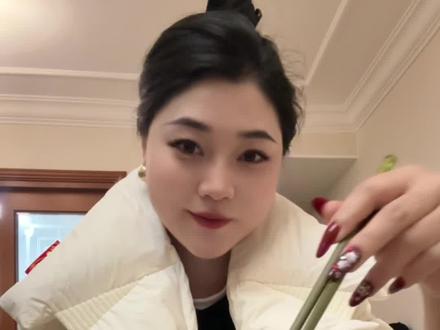 负债的日子是难,难也得扛着干,再难的日子,先喂饱肚子,生活打不倒努力上进的人#记录真实生活 #负债前行 #日常vlog #生活记录vlog #单亲妈妈负债前行