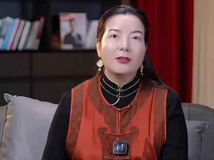 很多女人一直以为,婚姻里的亲密感,只是男人更在意。可真相是,时间久了,被影响更深的,往往是女人自己。#婚姻关系 #夫妻相处 #婚姻经营 #亲密关系