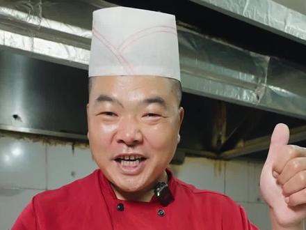 今天大厨又给大家露了一手,芹菜炒胸口,吃了能胸口碎大石!#穆彤斋 #跟着抖音学做菜 #好店推荐 #夏夜这么吃才能不做饿梦 #好吃不贵经济实惠