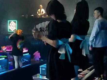 让胡路奥林,play house电音派对,团购套餐38.8/188/388#大庆团购达人 #嗨翻全场 #酒吧 #蹦迪 #dj