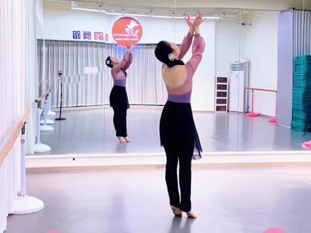 适合春天第一支舞的《立春》超详细背面教学分解来咯~#立春 #立春舞蹈 #背面慢动作分解 #薛凯琪立春 #青年创作者成长计划 @抖音小助手 @抖音创作小助手 @抖音媒体内容优推官 @抖音创作灵感 @DOU+小助手 @DOU+上热门 @DOU来跳舞