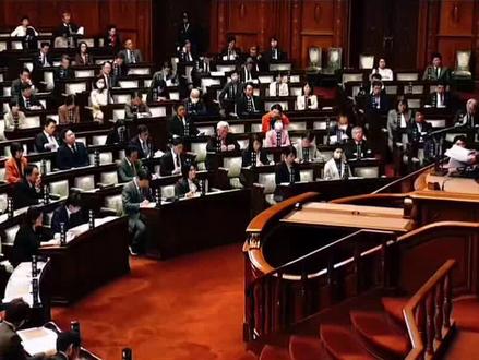 不到3天,日本迎来5个噩耗,东京爆发混乱,高市或被迫下台