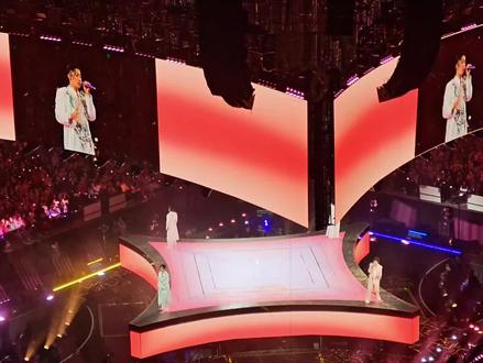 FFOREVER演唱会,12.21场次,525看台最后第二排视角,3倍焦距拍摄。
第一时间,阿信:你确定吗? 吴建豪:我确定呀
😀
#f4演唱会 #f4 #五月天 #80后 #流星花园