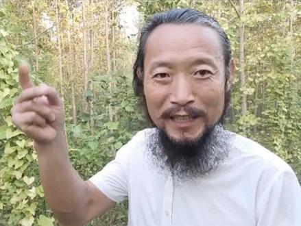 人在做,天在看,善恶终有报,天道好轮回,不信抬头看,苍天饶过谁…善恶到头终有报,不是不报,时辰未到,时辰一到,远走高飞也逃不掉。近报自身,远报子孙,种瓜得瓜,种豆得豆,万法皆空,因果不空…有钱没钱,把人做好,不要狂不要傲,不要做事太绝,不要做人太过,做人留一线,日后好相见 #传递正能量 #人性 #情感#人生感悟#国学智慧