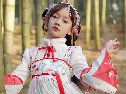 91瞳小仙儿:汉服申请出战!#华流才是顶流 - 抖音