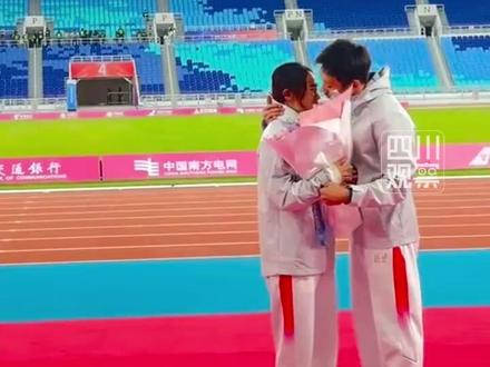 “追求两年 理想就是和你结婚”#残奥会上的感人一幕