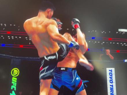 宋亚东苦战桑德哈根五回合,一记飞膝名场面绝杀桑德哈根。#宋亚东vs桑德哈根 #ufc #宋亚东 #宋亚东冲击世界前五 @宋亚东-格斗