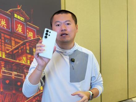 三星S26 Ultra上手:这防窥屏,真成「黑」科技了 三星发布了新的旗舰手机S26 Ultra,虽然长得跟之前一代大差不差,但是三星在这台手机里加了一个防窥屏的黑科技,还挺好玩的 #三星 #Galaxy #s26ultra