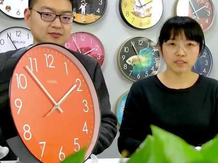 为什么电波钟装上电池后指针转的飞快,过一会又停了是不是坏了呀?