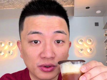 很有意思的一个咖啡设备在福州还是第一次见到 福屿路春节捞化店都排出两条街了,附近的这家浮馥咖啡店倒是安然自在没人。打卡测评一下这个一号特调,我觉得还是可以的,虽然这附近的咖啡店也是多。#真实生活分享计划 #福州吃喝玩乐 #日常vlog #福州咖啡店 #福州逛吃指南