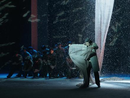 弘扬科学家精神,厚植家国情怀。清华大学原创话剧《马兰花开》第100场公演,亮相国家大剧院,献礼新中国75周年华诞,致敬邓稼先诞辰百年。#邓稼先 #马兰花开