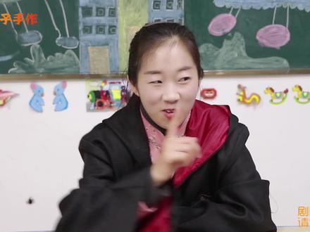 大龙虾用卡纸也能折出来,加上眼睛和长长的胡须,太逼真了