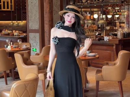 死咖喱 什么才是真正的自由 #我的春日穿搭look#黑色显瘦连衣裙 #我的春日甜美ootd