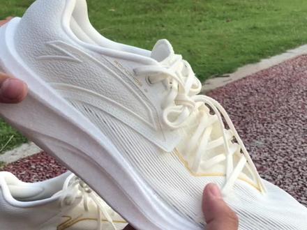 今天给大家开箱一双平价万金油跑鞋#柏油路霸2 #鞋狗日常