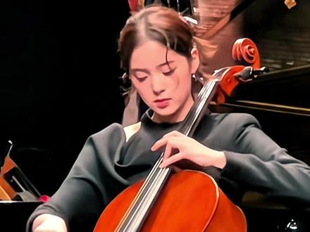 生活更多的是一半一半,展示网速(其实并不快)@歐陽娜娜Nana #欧阳娜娜 #欧阳娜娜音乐会 #转场 #创作灵感 #剪辑学习 素材来源:@Yuikna @Nabi_xin✨ yc:@瞳九