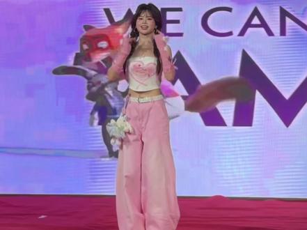 #zoo #中中编舞 #年会舞蹈 #疯狂动物城 #粉色穿搭 粉色系多巴胺穿搭哈哈~ 记录一下上周年会节目吧🙃