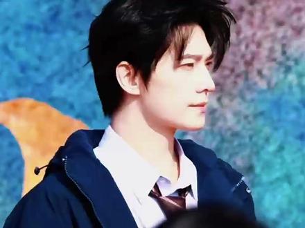 杨洋《不让江山》争议不断,25号带伤复工引心疼 #杨洋 #不让江山#吃瓜娱乐圈 #娱乐圈的那些事儿 #影视圈