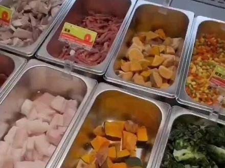 沪上小狗都实现“麻辣烫自由了? 24.9元/斤随便选