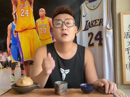回应一下为什么说邢道荣以及他的球迷,别一天到晚就是流量俩字,未经他人苦,莫劝他人善!关注我,带你领略不一样的篮球视角!#詹姆斯 #邢道荣 #科比 #我要上热门抖音小助手 #大热门