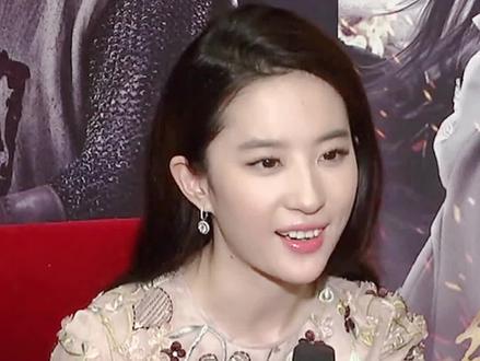 #刘亦菲 谈接古装戏 被故事吸引 就是这么简单的决定。小表情怎么这么可爱呢。