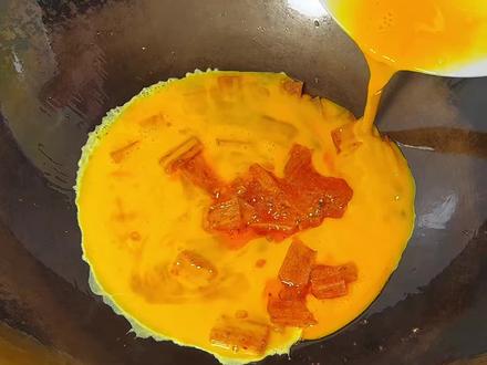 #辣条煎蛋 快给你的臭宝做吧#在家做美食 #鸡蛋的神仙吃法