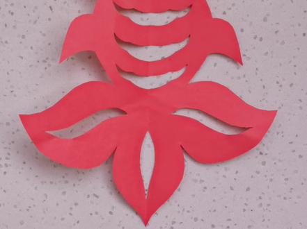 对称金鱼剪法,喜欢的朋友可以给个小心心关注我一下吗#剪纸 @抖音小助手