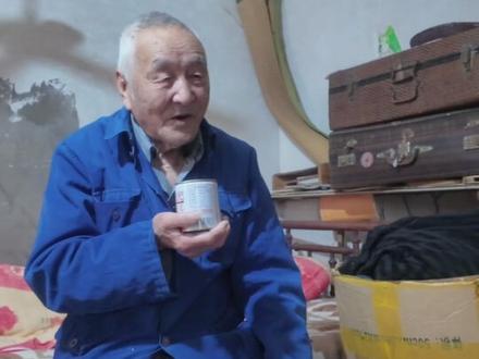 我和爷爷没有血缘关系,却捆绑了一生的爱。
#爷爷 #养育之恩大于天