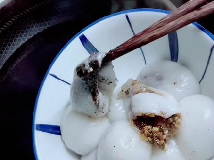 正月十五的汤圆不用出去买自己在家做,口感又软糯香甜完全不输外面买的#汤圆#自制汤圆#自己动手做美食 #抖音美食创作者#元宵节@抖音创作小助手