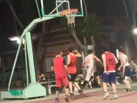 不是说砸到篮板的球接到不能再运了吗?二运了吧