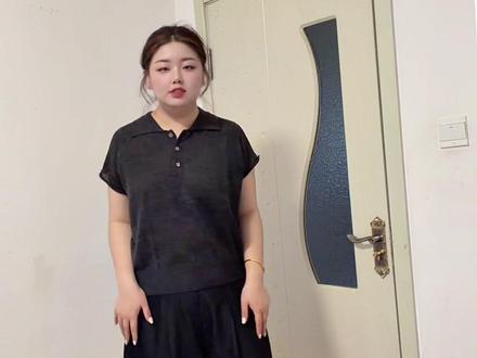 这就是八分裤姐妹们, 上衣是polo衫,晔姐的,深灰色系这两个在一起🤣#晔姐女装自制 #种草好物 #黑色衣服穿搭分享 #梨形身材穿搭 #上热搜