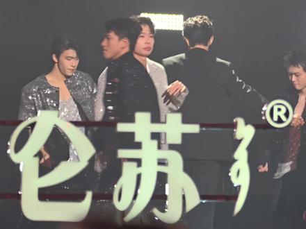 现在不跳舞要干嘛,saosao的舞,想私藏来着,被催更了🤣#肖战 #东方卫视跨年晚会 #现在不跳舞要干嘛