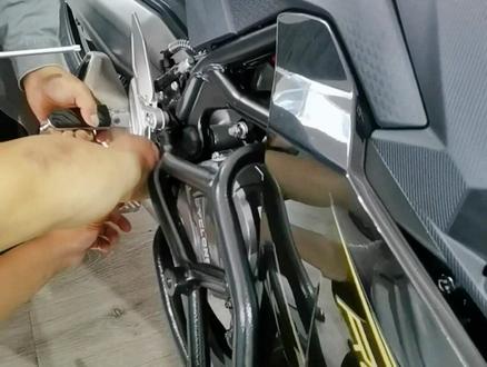 这期视频给大家讲解一下赛科龙RC401保险杠的安装步骤,希望对您有用,如果感觉有帮助到您,记得点赞关注一下哦#热门 #dou是好车 #带你懂车 #赛科龙rc401 #关注我圆你机车梦