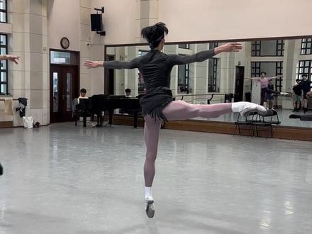 新的小跳曲子 #芭蕾 #舞蹈生的日常 #禅者行脚 #中央芭蕾舞团 #jimmy爸爸