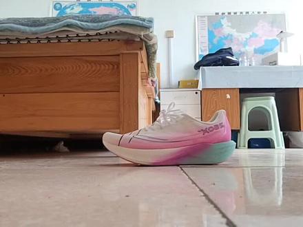 设计奇怪,但是出奇的好穿#碳板跑鞋#碳板#跑鞋#跑鞋测评#锐评