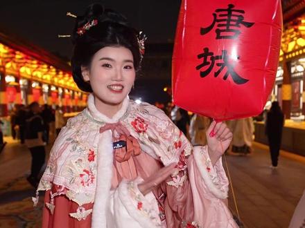 唐城游玩攻略 春节来襄阳唐城过大年。#唐城影视基地 #春节去哪玩 #襄阳 #在家乡灯会里感受地道年味 #都来这里过大年