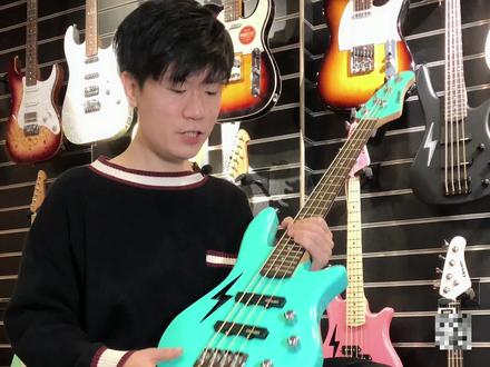 超级可爱的克莱文clevan儿童款电贝司!好漂亮!#电吉他 #电贝斯 #电贝司 #贝斯 #贝斯手 #bass贝斯贝司